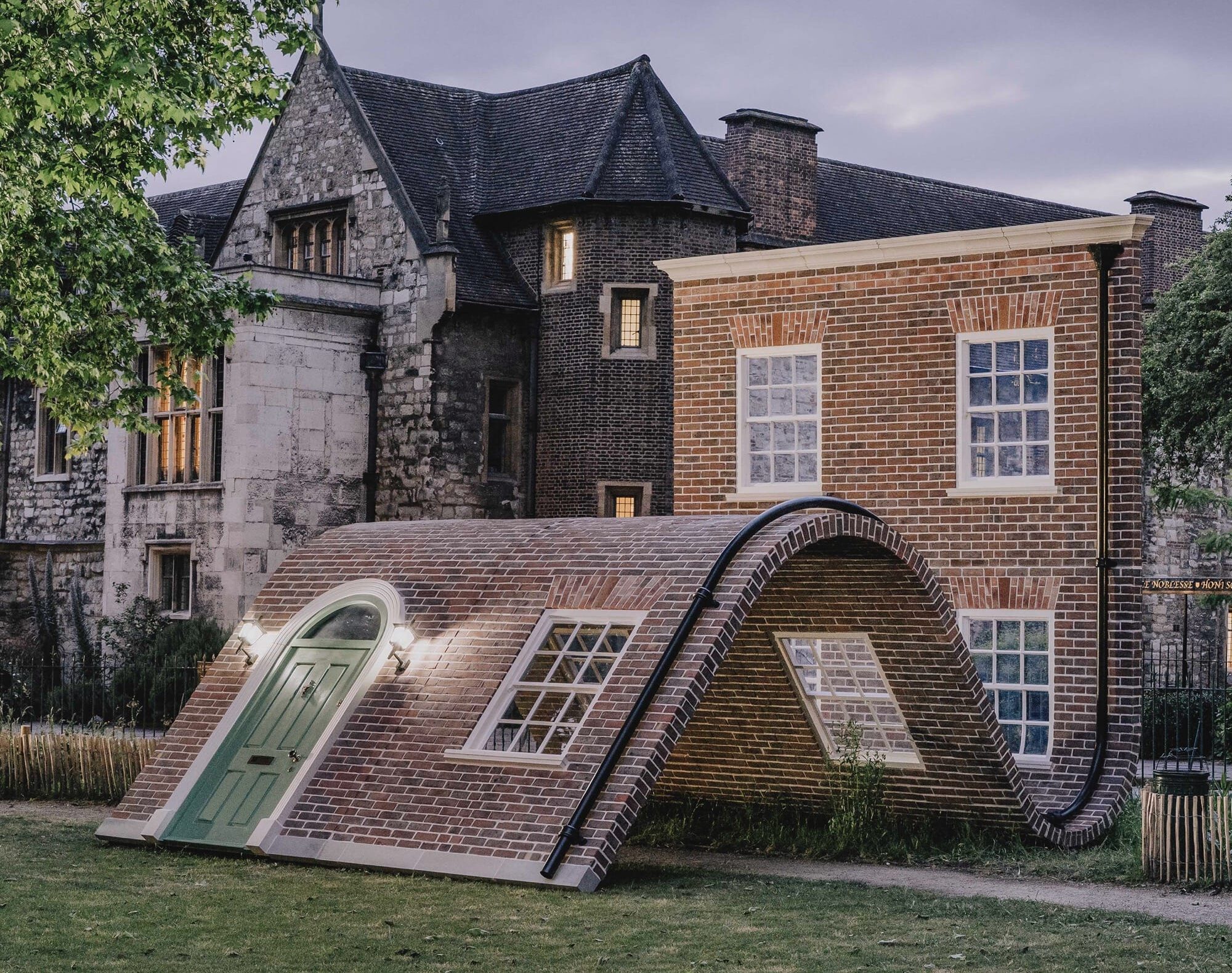 A Rippling Townhouse Facade by Alex Chinneck Takes a Seat in a London Square — Colossal