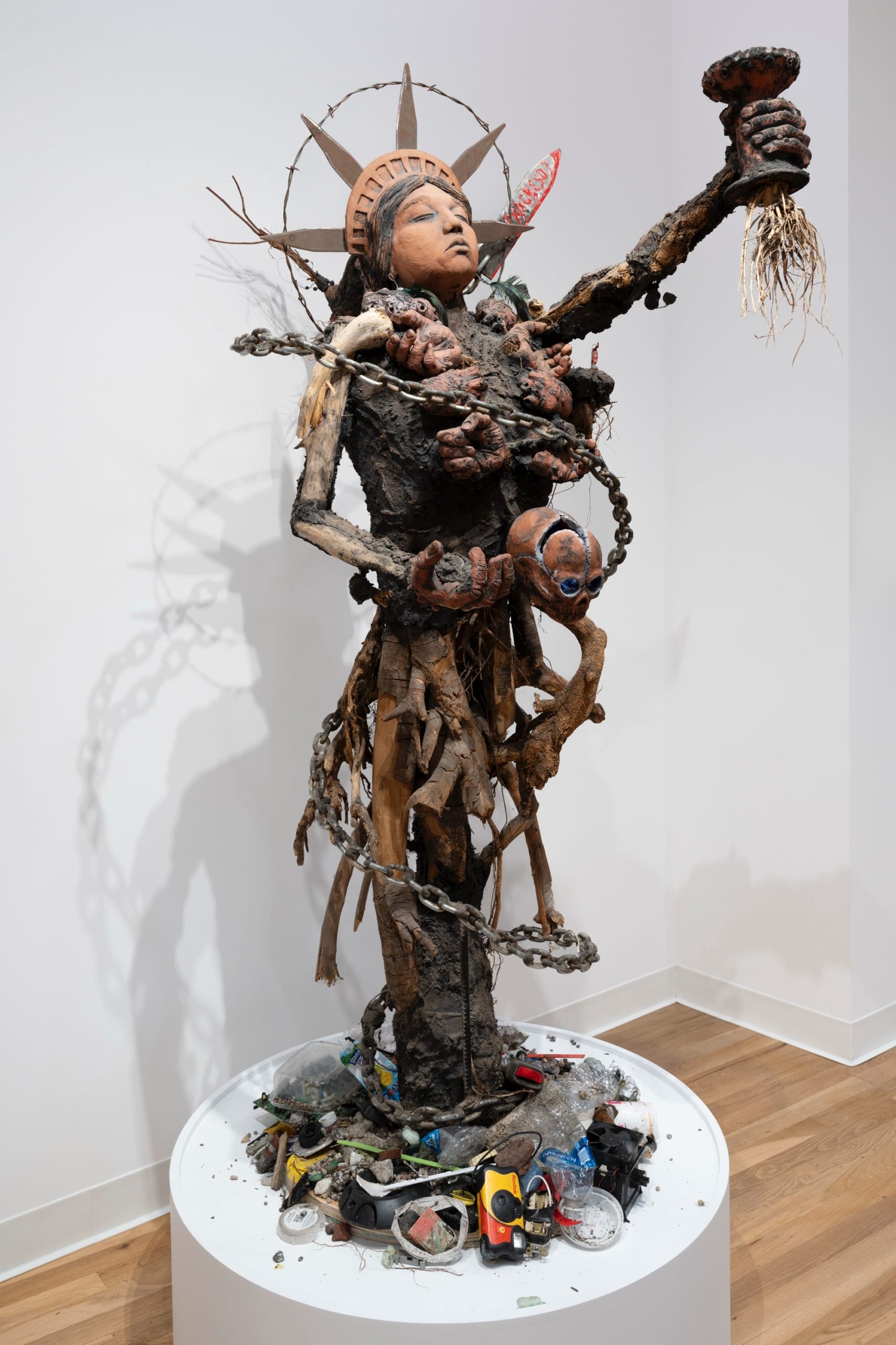 An Exhibition Celebrates the Self-Taught Immigrant Artists Shaping Chicago — Colossal